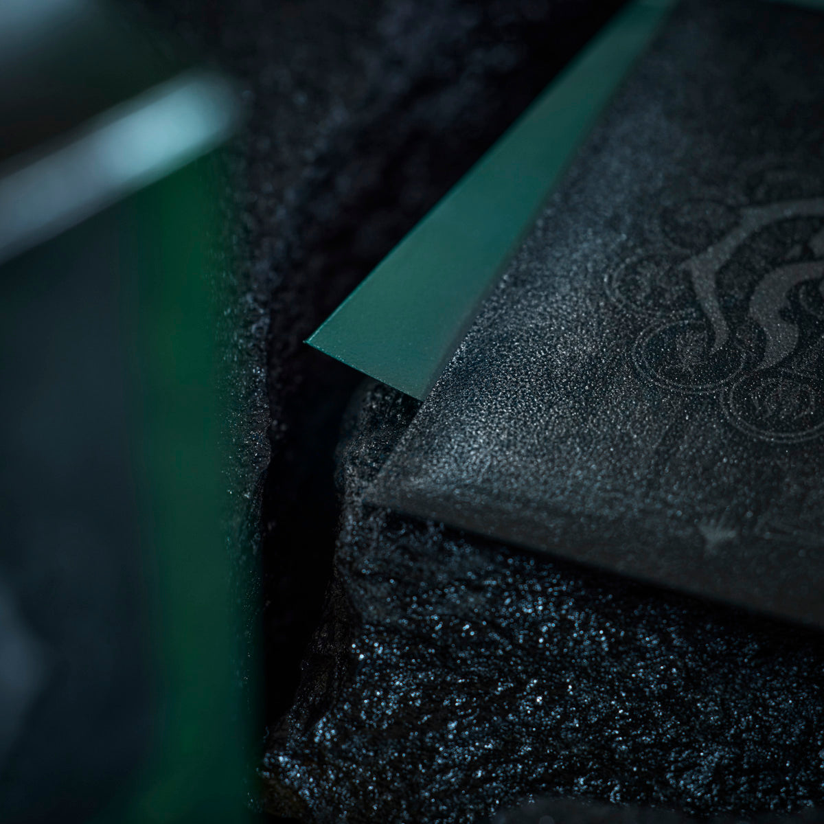 Dragon Shield: (100 Card Sleeves) Matte Dual Art - Golgari Swarm - Guildpact Series - Magic: The Gathering