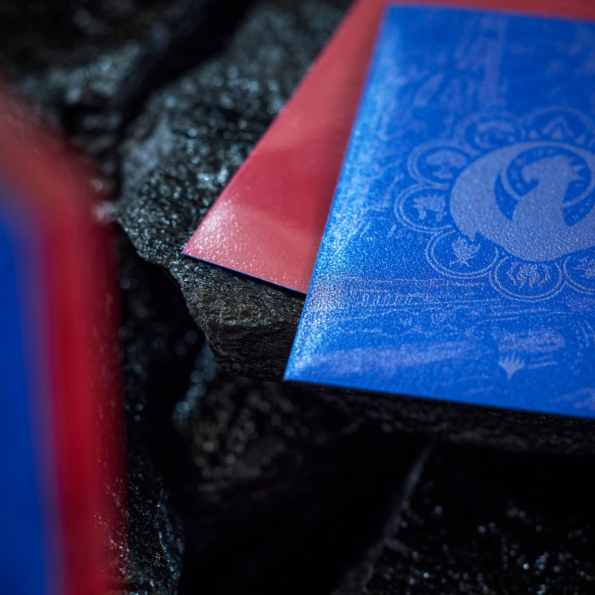 Dragon Shield: (100 Card Sleeves) Matte Dual Art - Izzet League - Guildpact Series - Magic: The Gathering